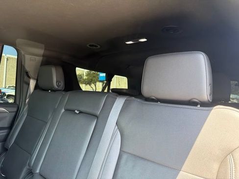 Used 2022 Chevrolet Suburban LT w/ Luxury Package RWD image 12