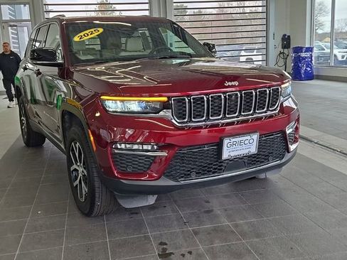 Used 2025 Jeep Grand Cherokee Limited w/ Luxury Tech Group II AWD/4WD image 2