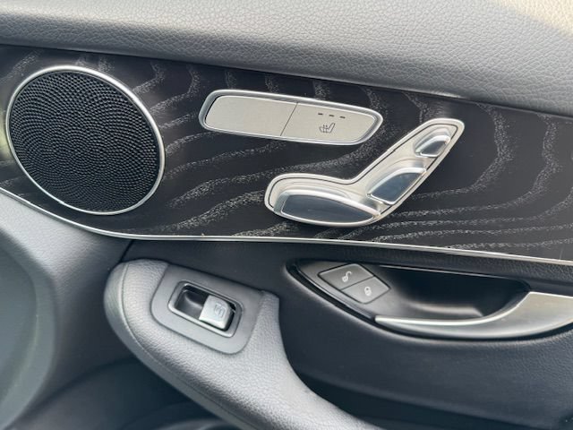 Used 2017 Mercedes-Benz GLC 300 4MATIC image 19