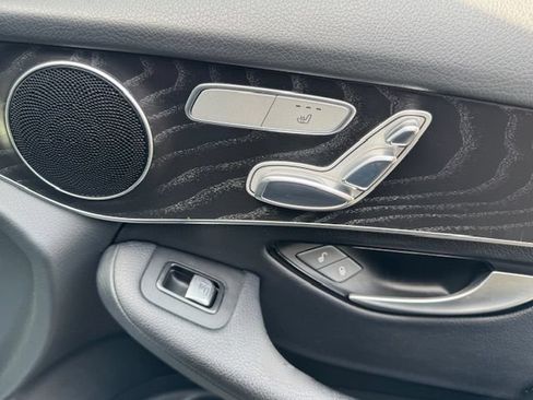 Used 2017 Mercedes-Benz GLC 300 4MATIC image 19