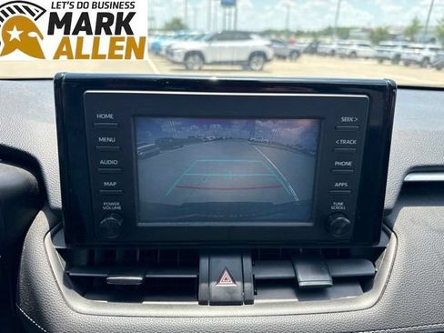 Used 2019 Toyota RAV4 LE AWD/4WD image 10