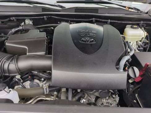 Used 2022 Toyota Tacoma TRD Off-Road image 27