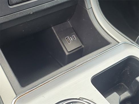 Used 2022 Ford Edge SEL image 25