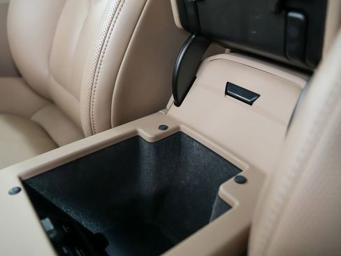 Certified 2023 Porsche Macan AWD/4WD image 34