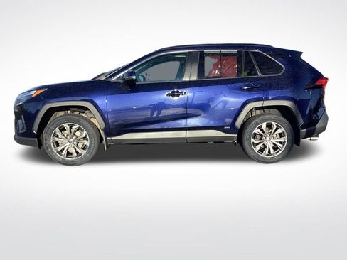 Used 2022 Toyota RAV4 XLE Premium image 7