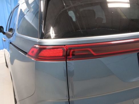 Used 2022 Kia Carnival SX Prestige FWD image 42