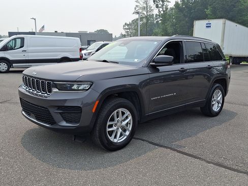 Used 2025 Jeep Grand Cherokee Laredo X w/ Luxury Tech Group I AWD/4WD image 3