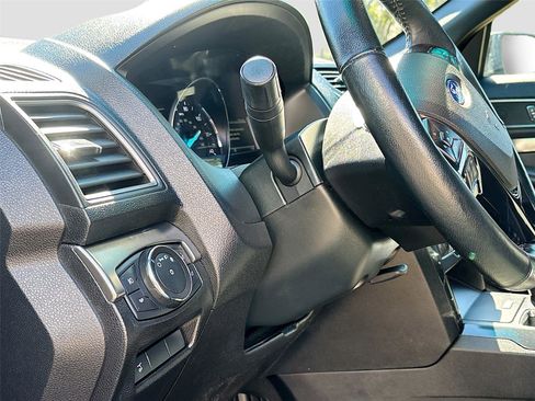 Used 2018 Ford Explorer XLT w/ Equipment Group 202A image 11
