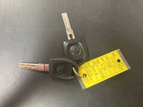 Used 1998 Volkswagen Beetle Coupe FWD image 33