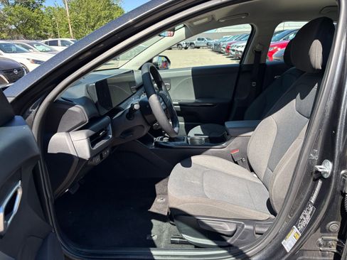 Used 2025 Kia K4 FWD image 24
