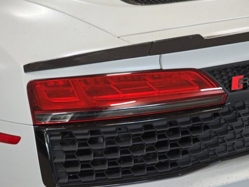 Used 2021 Audi R8 V10 w/ Premium Package RWD image 28