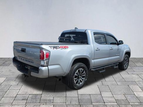 Used 2020 Toyota Tacoma TRD Sport w/ TRD Premium Sport Package AWD/4WD image 7