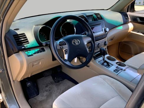Used 2011 Toyota Highlander 4WD w/ Tech Pkg image 17