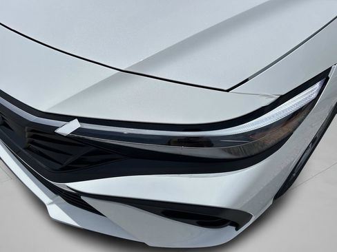 Certified 2026 Hyundai Elantra SE FWD image 30