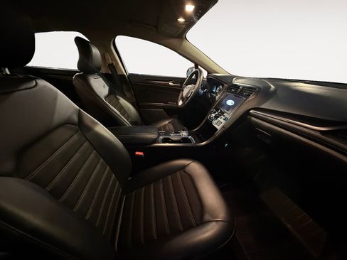 Used 2018 Ford Fusion SE w/ Equipment Group 601A image 16