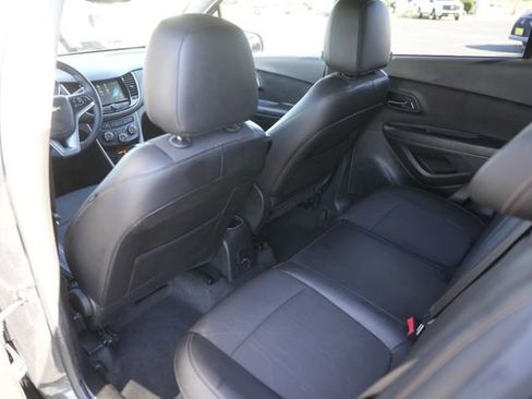 Used 2017 Chevrolet Trax LT w/ LT Convenience Package image 11