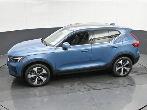 New 2025 Volvo XC40 B5 Core w/ Climate Package image 36