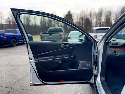 Used 2008 Volkswagen Passat Lux image 8