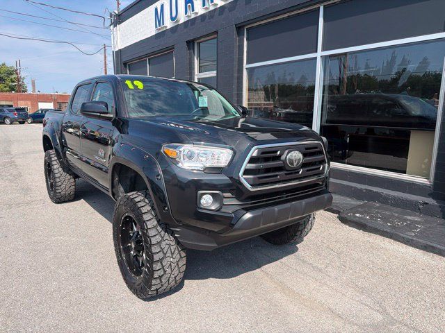 Used 2019 Toyota Tacoma SR5 AWD/4WD image 1