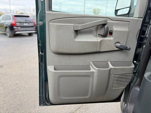 Used 2016 Chevrolet Express 2500 image 10