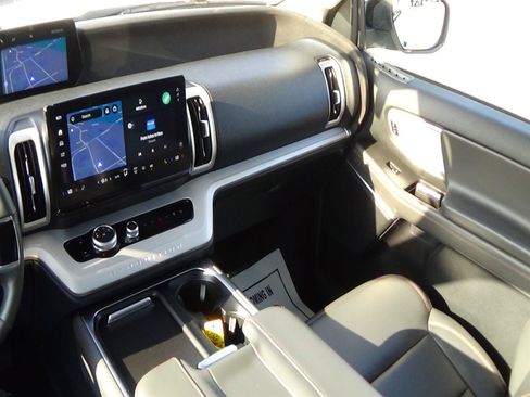 Used 2025 Ford Expedition Active AWD/4WD image 16