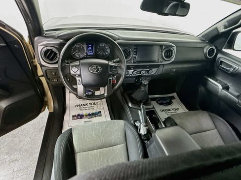 Certified 2020 Toyota Tacoma TRD Off-Road AWD/4WD image 22