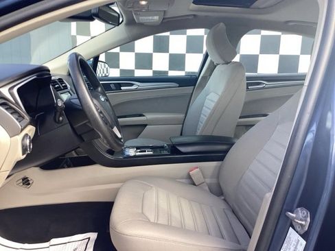 Used 2019 Ford Fusion SE image 25