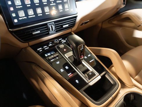 Certified 2022 Porsche Cayenne AWD/4WD image 25
