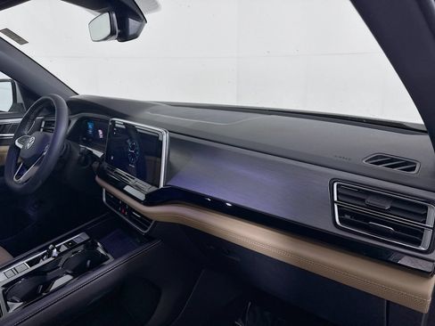 Certified 2024 Volkswagen Atlas Cross Sport SE w/ Panoramic Sunroof Package AWD/4WD image 27