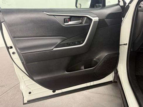 Used 2020 Toyota RAV4 XLE w/ Convenience Package image 30