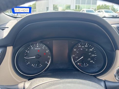 Used 2017 Nissan Rogue SL FWD image 6