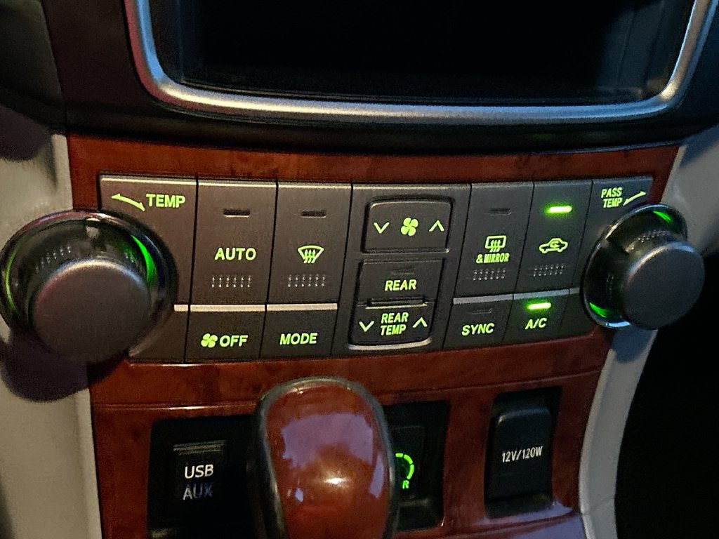 Used 2013 Toyota Highlander Limited AWD/4WD image 25