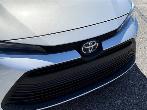 Used 2024 Toyota Corolla LE image 33