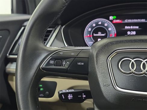 Certified 2025 Audi Q5 2.0T Premium w/ Convenience Plus Package image 17