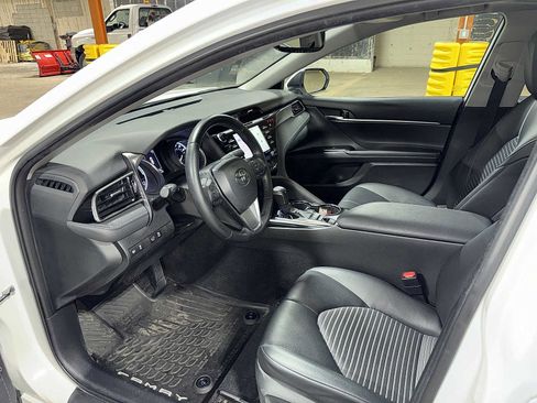 Used 2020 Toyota Camry SE w/ Sunroof Package FWD image 29