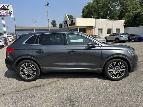 Used 2017 Lincoln MKX Reserve w/ Driver Assistance Package image 4