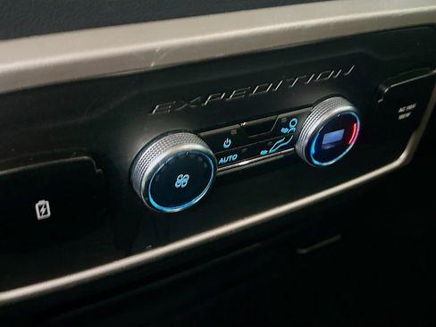 Used 2023 Ford Expedition Max XLT image 28