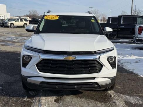 Used 2025 Chevrolet TrailBlazer LT image 3