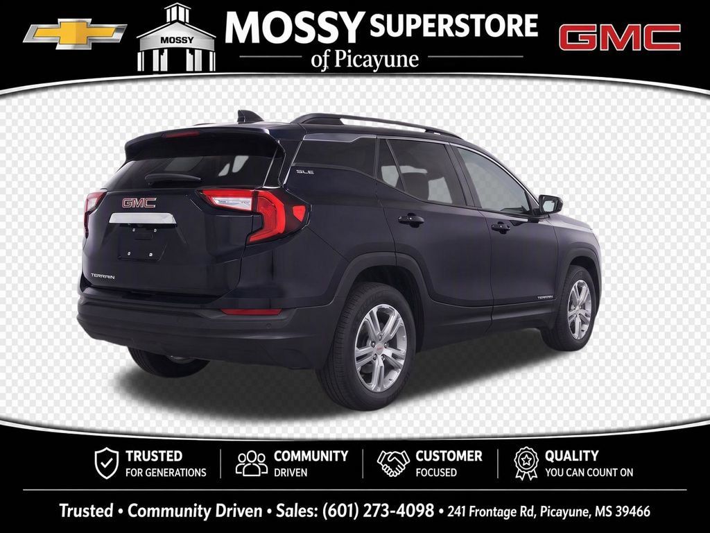 Used 2022 GMC Terrain SLE w/ Driver Convenience Package FWD image 4