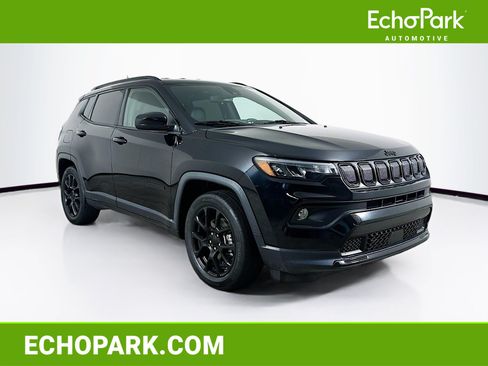 Used 2022 Jeep Compass Latitude FWD image 1