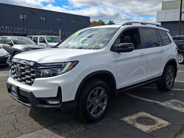 Used 2024 Honda Passport TrailSport image 2