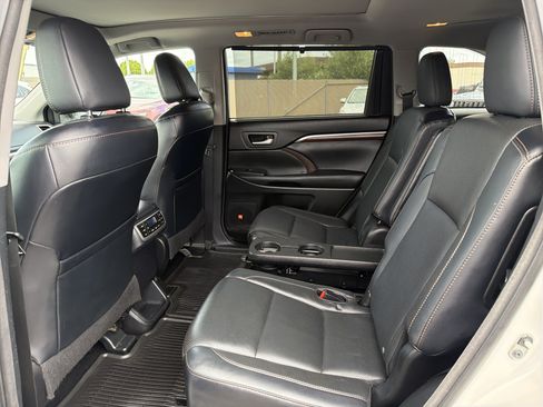 Used 2016 Toyota Highlander Limited Platinum AWD/4WD image 11