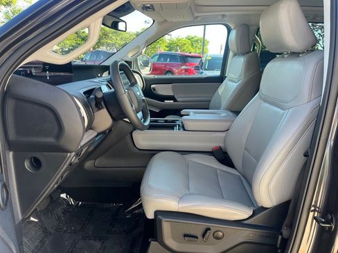 Used 2025 Ford Expedition Max Active AWD/4WD image 25