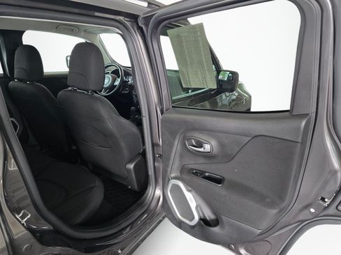 Used 2019 Jeep Renegade Latitude w/ Cold Weather Group AWD/4WD image 39