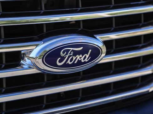 Used 2016 Ford F150 XLT w/ Equipment Group 302A Luxury image 11