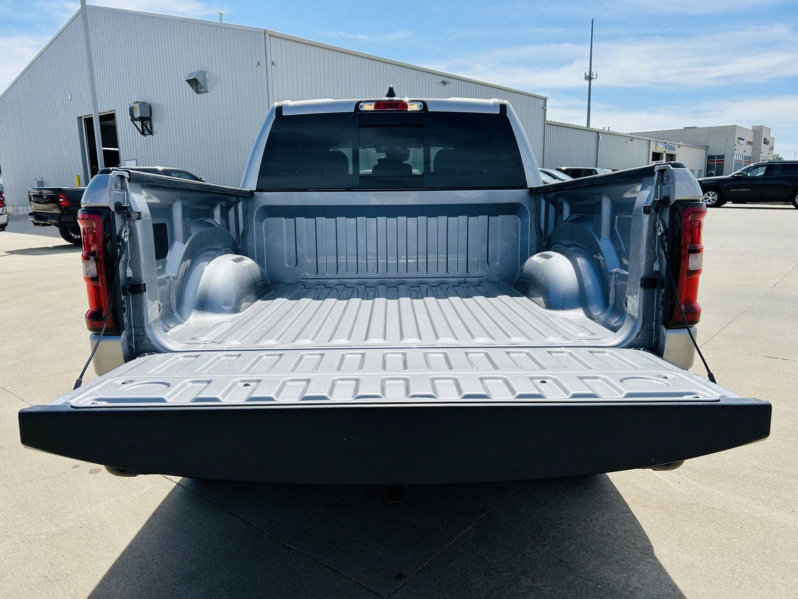 Used 2025 RAM 1500 Tradesman w/ Night Edition AWD/4WD image 27