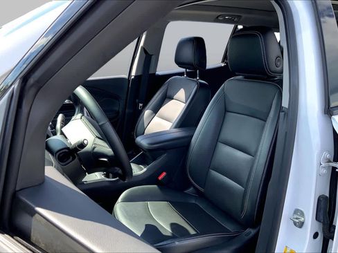 Used 2023 GMC Terrain SLT w/ Tech Package AWD/4WD image 8