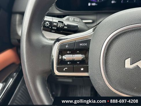 Used 2023 Kia Carnival SX w/ Paint Protection Package FWD image 20