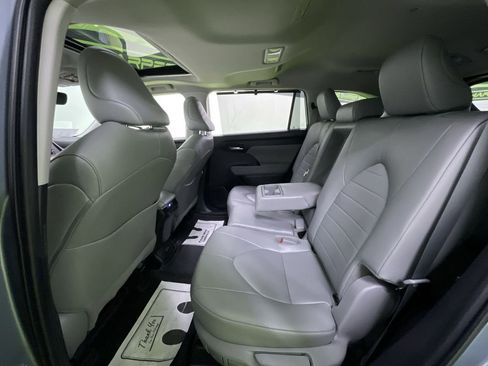 Used 2023 Toyota Highlander XLE image 26