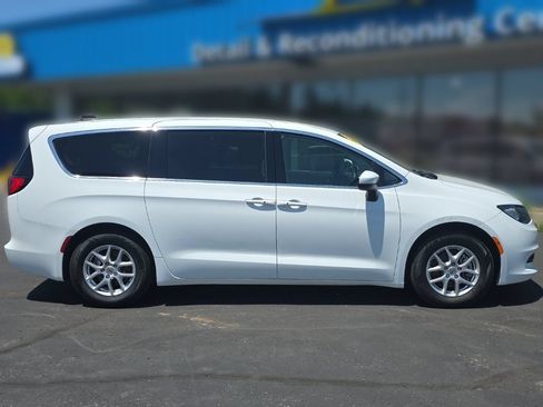 Used 2023 Chrysler Voyager LX FWD image 8